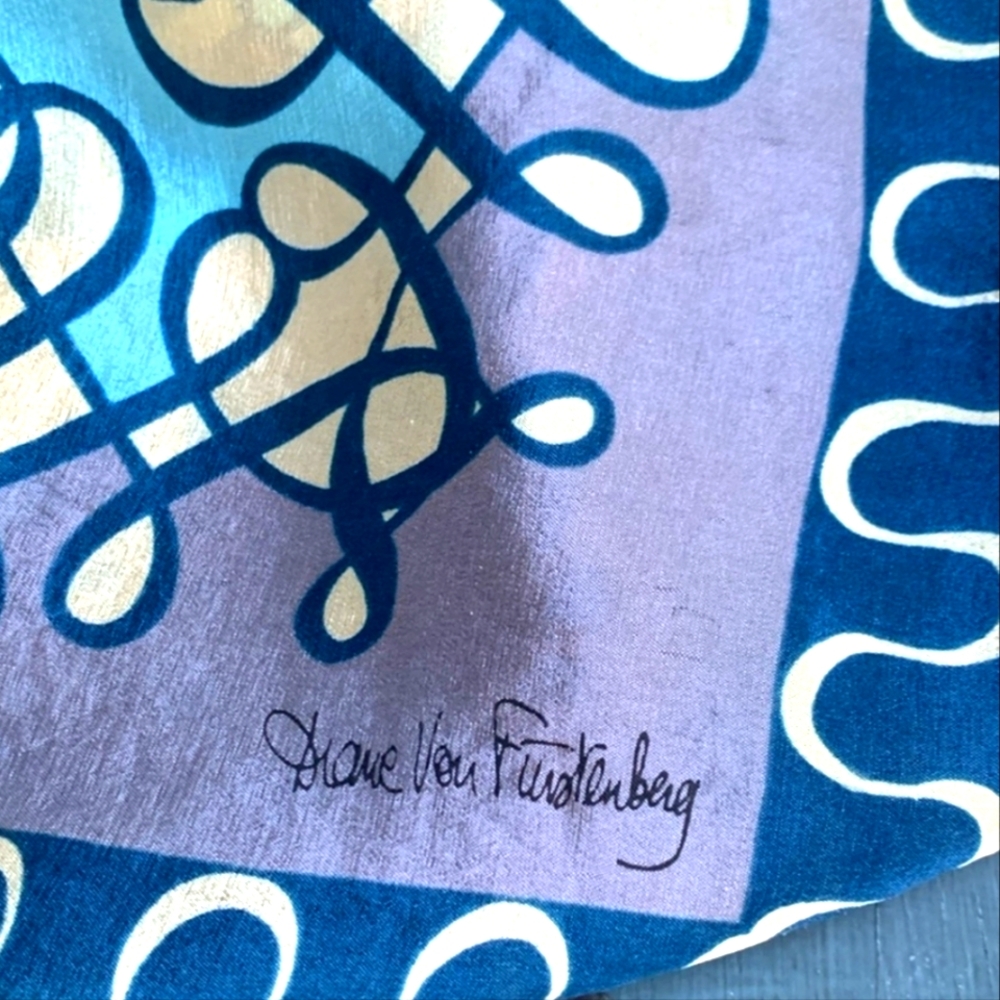 FINAL$ $230 New DVF silk scarf New Signed